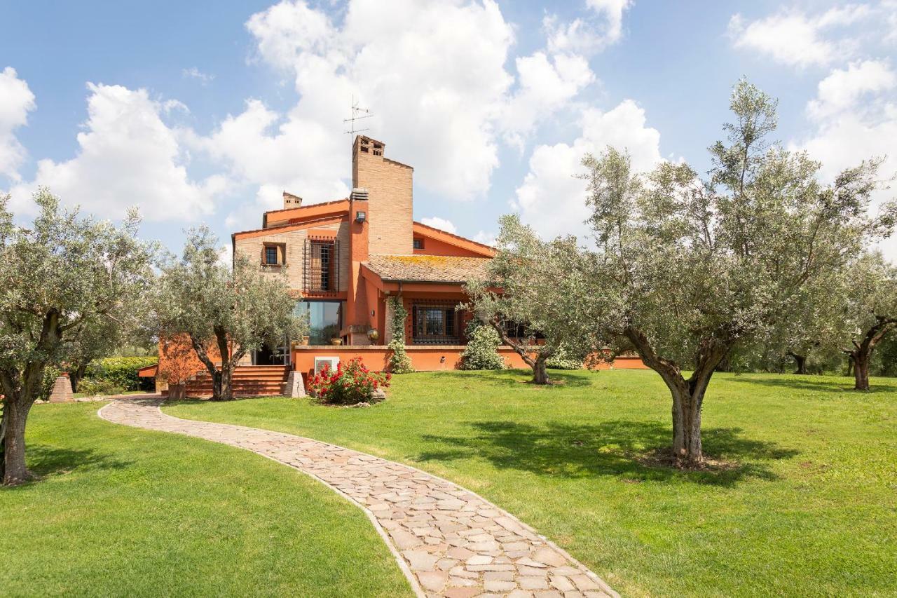 Villa In Via Della Marcigliana Casale Torre San Giovanni Экстерьер фото