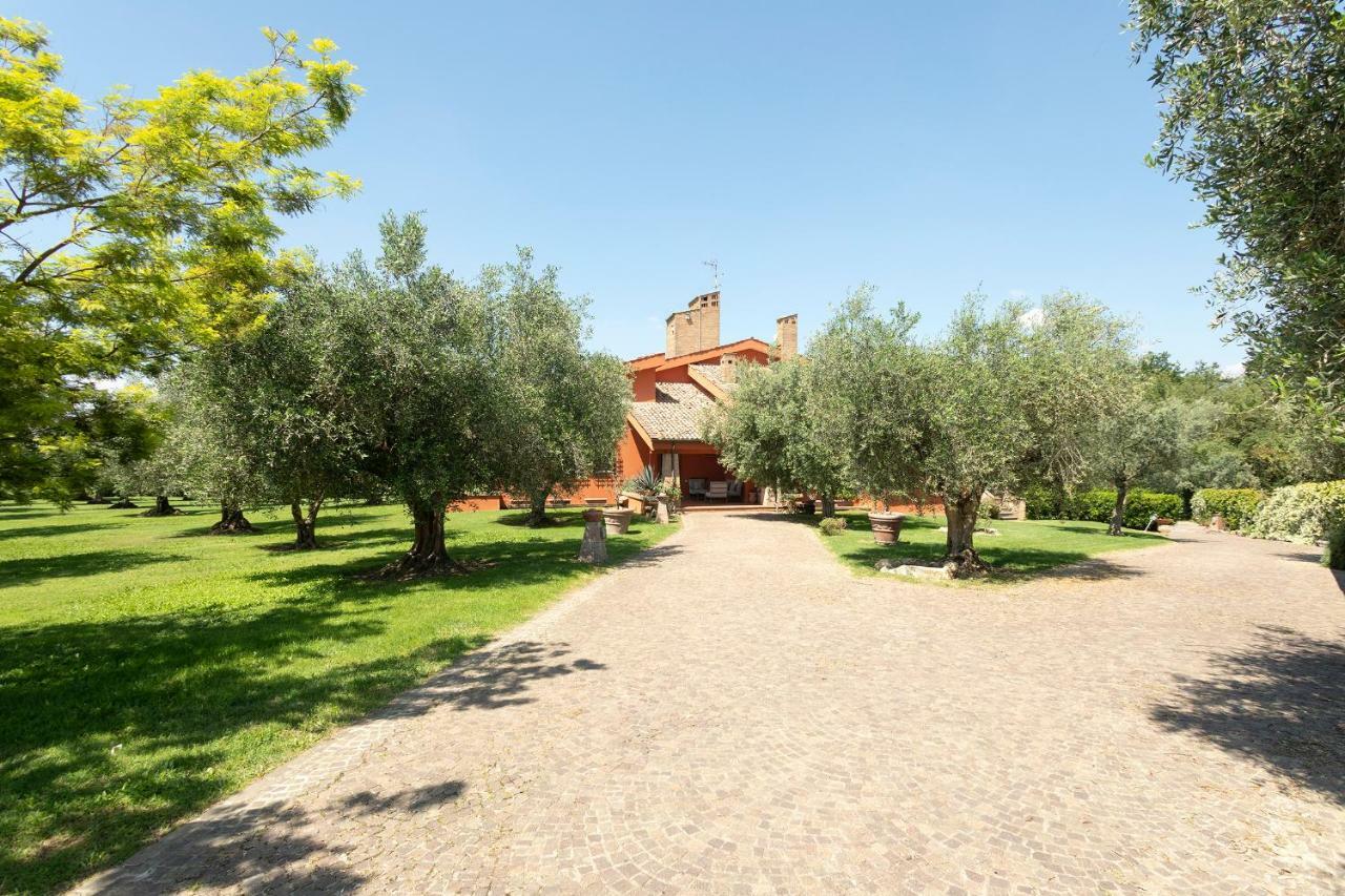 Villa In Via Della Marcigliana Casale Torre San Giovanni Экстерьер фото