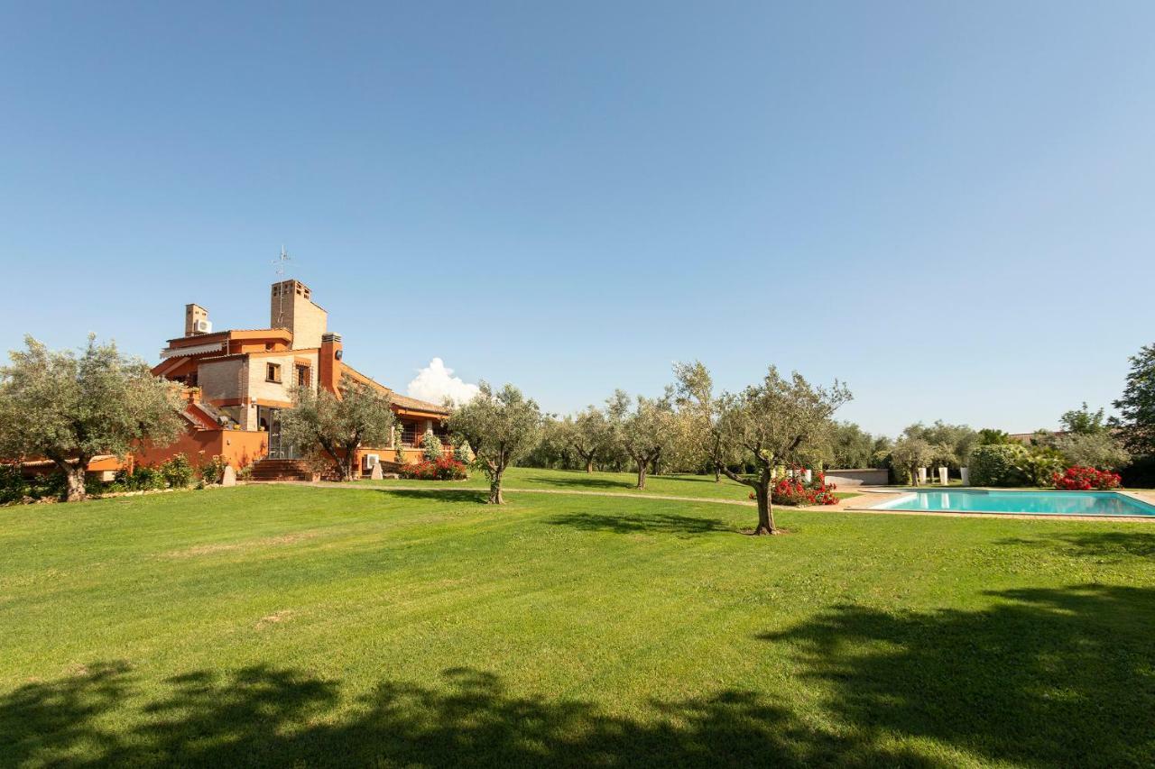 Villa In Via Della Marcigliana Casale Torre San Giovanni Экстерьер фото